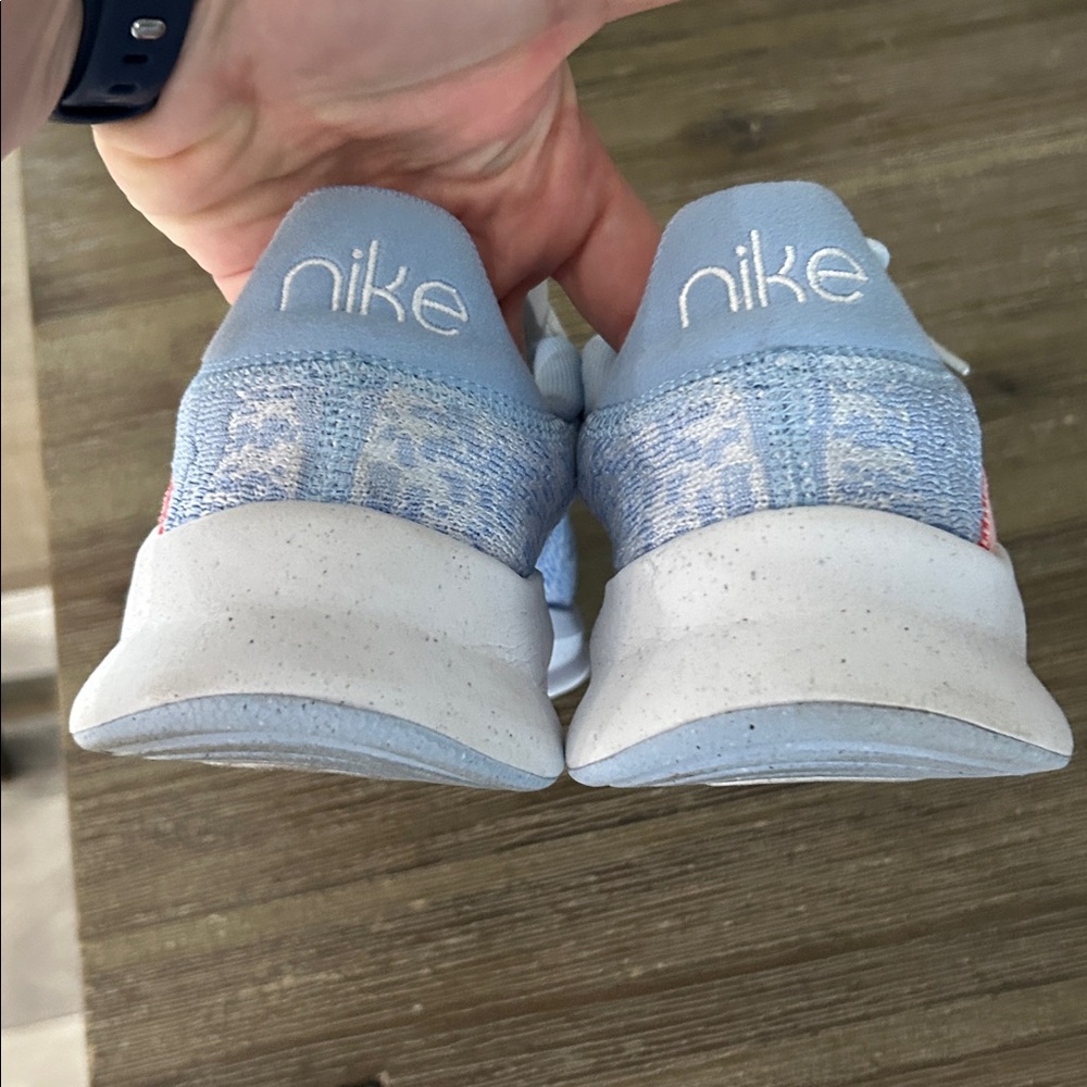 Nike Blue and White Women’s US 9 Sneakers - Picture 6 of 9